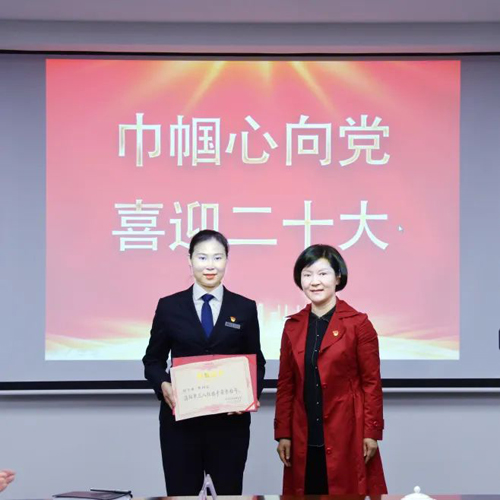 市婦聯(lián)、市總工會(huì)領(lǐng)導(dǎo)來(lái)集團(tuán)授牌公交巾幗事業(yè)再迎盛事