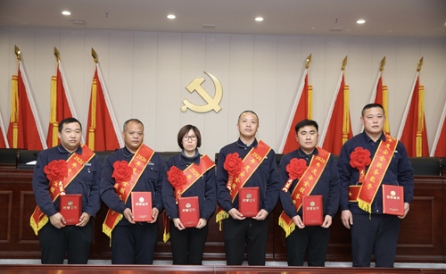 0203 安全服務(wù)能手從左至右依次為 黨萬超、朱學(xué)民、任興芳、王琳汝、周冬偉、王須波.jpg