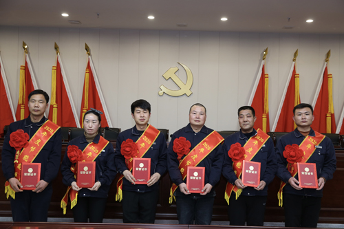 0204 節(jié)能能手從左至右依次為 石亞杰、沈小慶、楊興忠、于俊國、權(quán)振利、吳偉偉.jpg