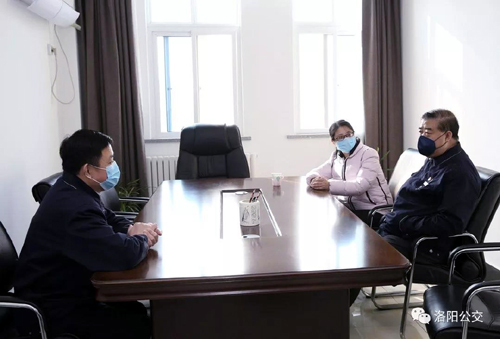 眾志成城、共克時(shí)艱——團(tuán)市委向公交一線捐贈(zèng)疫情防控物資